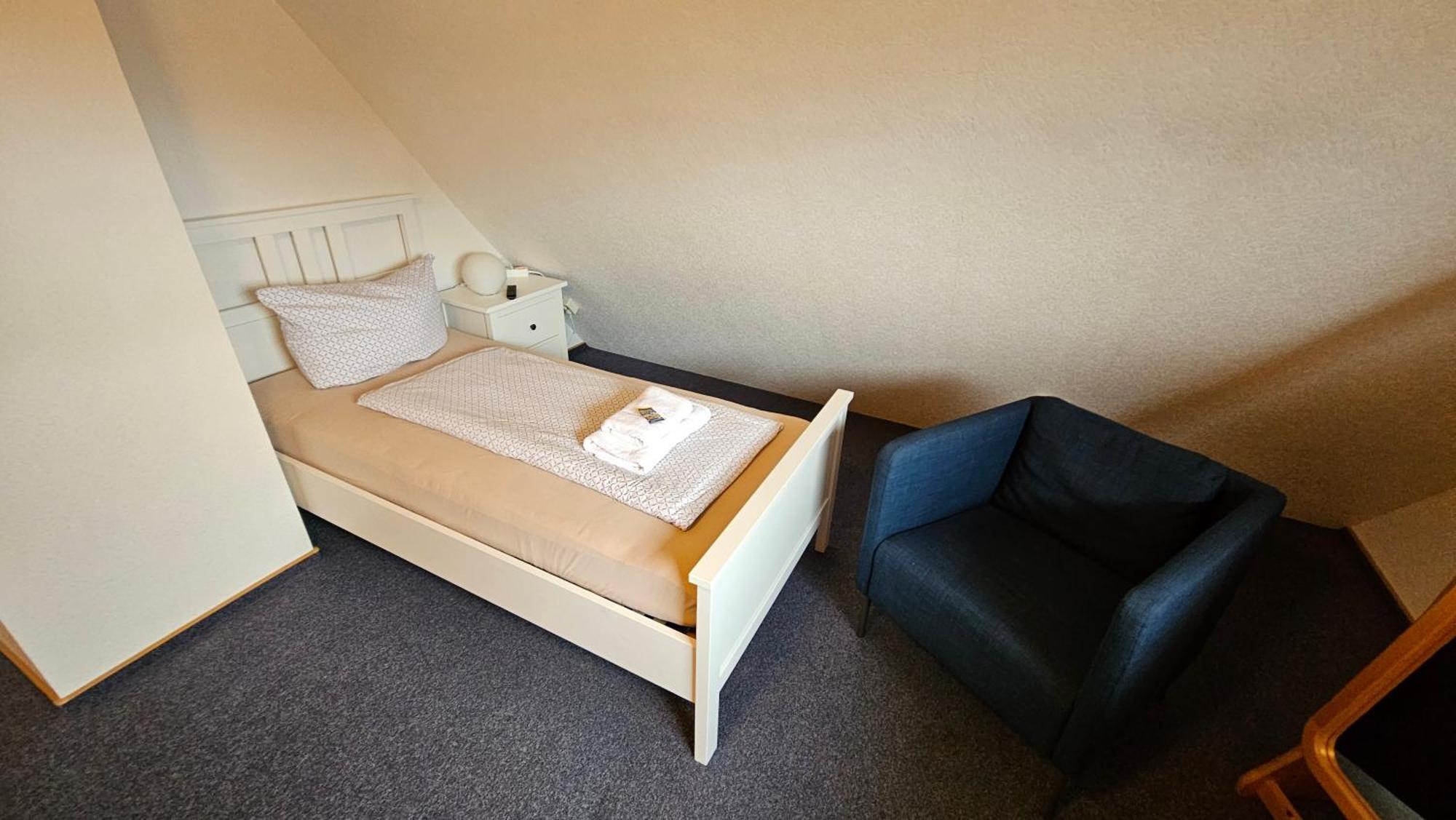 Hotel Dorfkrug Buesum - Guenstige Altbauzimmer Am Oland 客房 照片