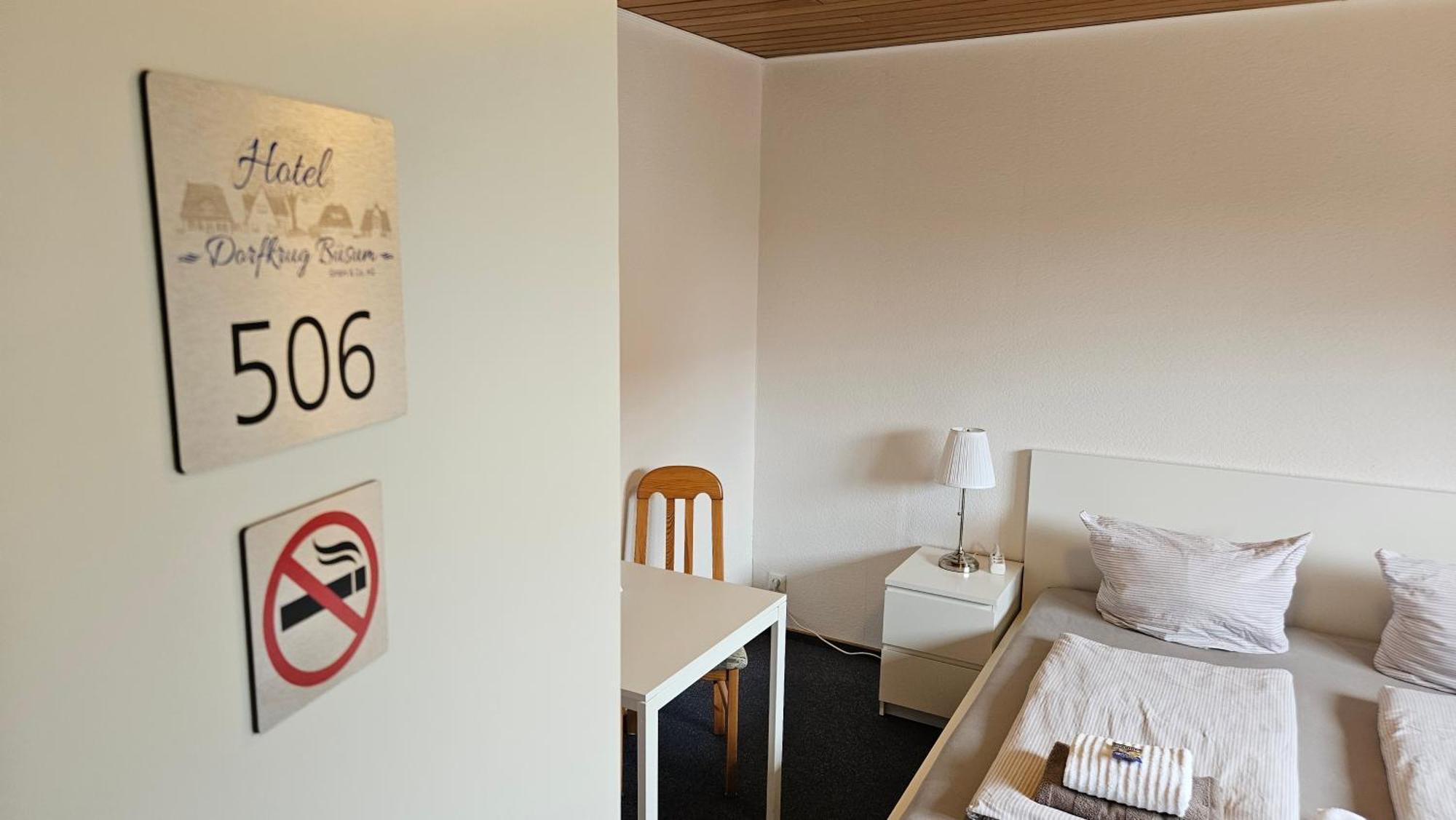 Hotel Dorfkrug Buesum - Guenstige Altbauzimmer Am Oland 外观 照片