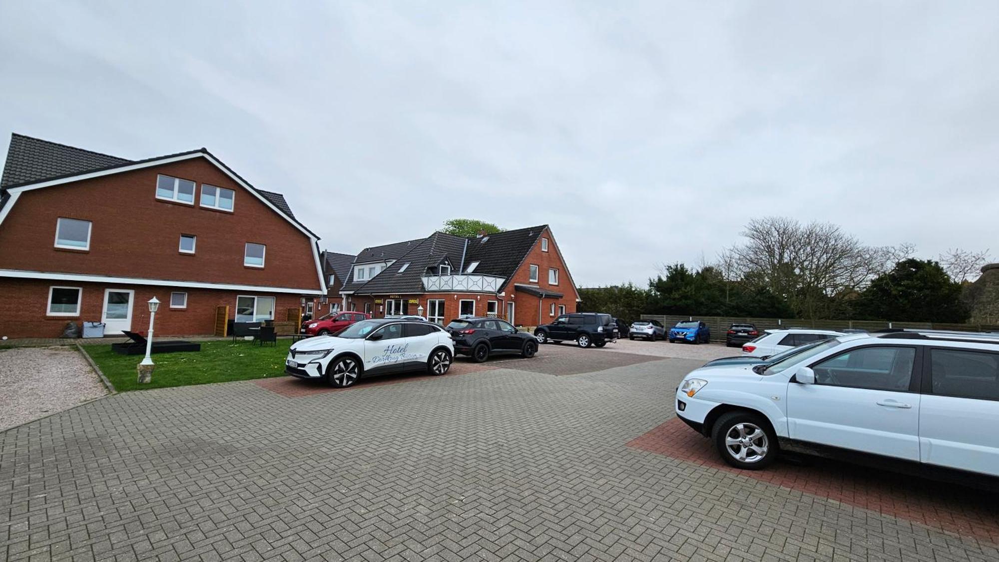 Hotel Dorfkrug Buesum - Guenstige Altbauzimmer Am Oland 外观 照片