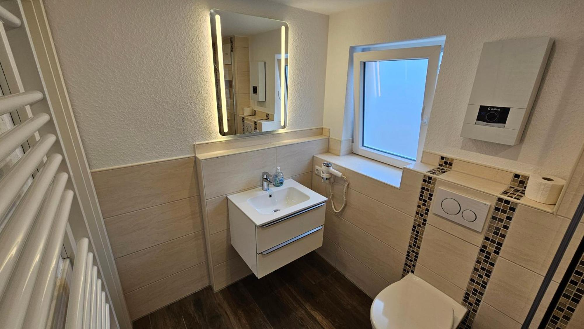 Hotel Dorfkrug Buesum - Guenstige Altbauzimmer Am Oland 外观 照片