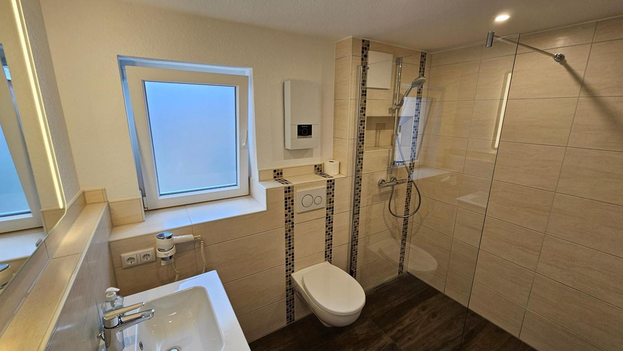 Hotel Dorfkrug Buesum - Guenstige Altbauzimmer Am Oland 外观 照片