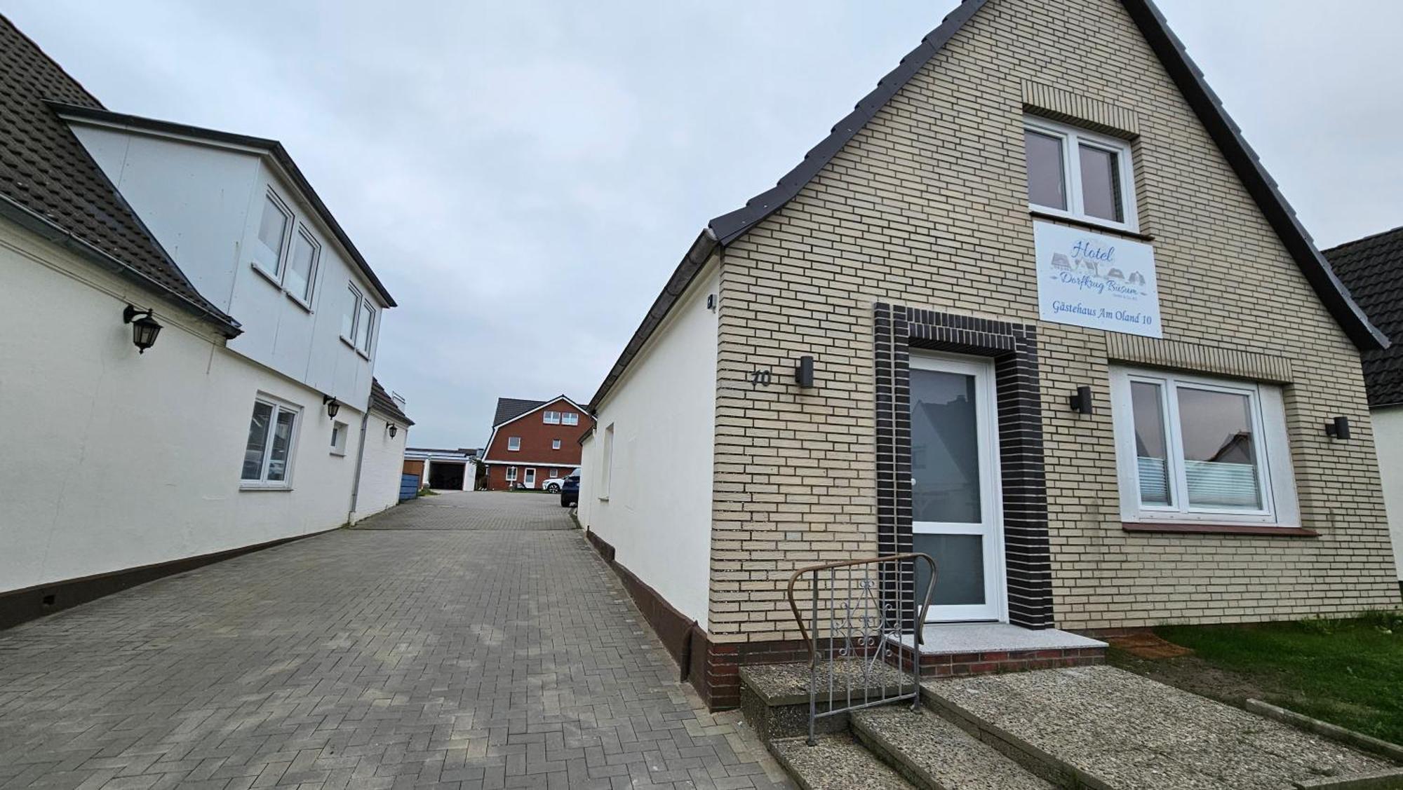 Hotel Dorfkrug Buesum - Guenstige Altbauzimmer Am Oland 外观 照片