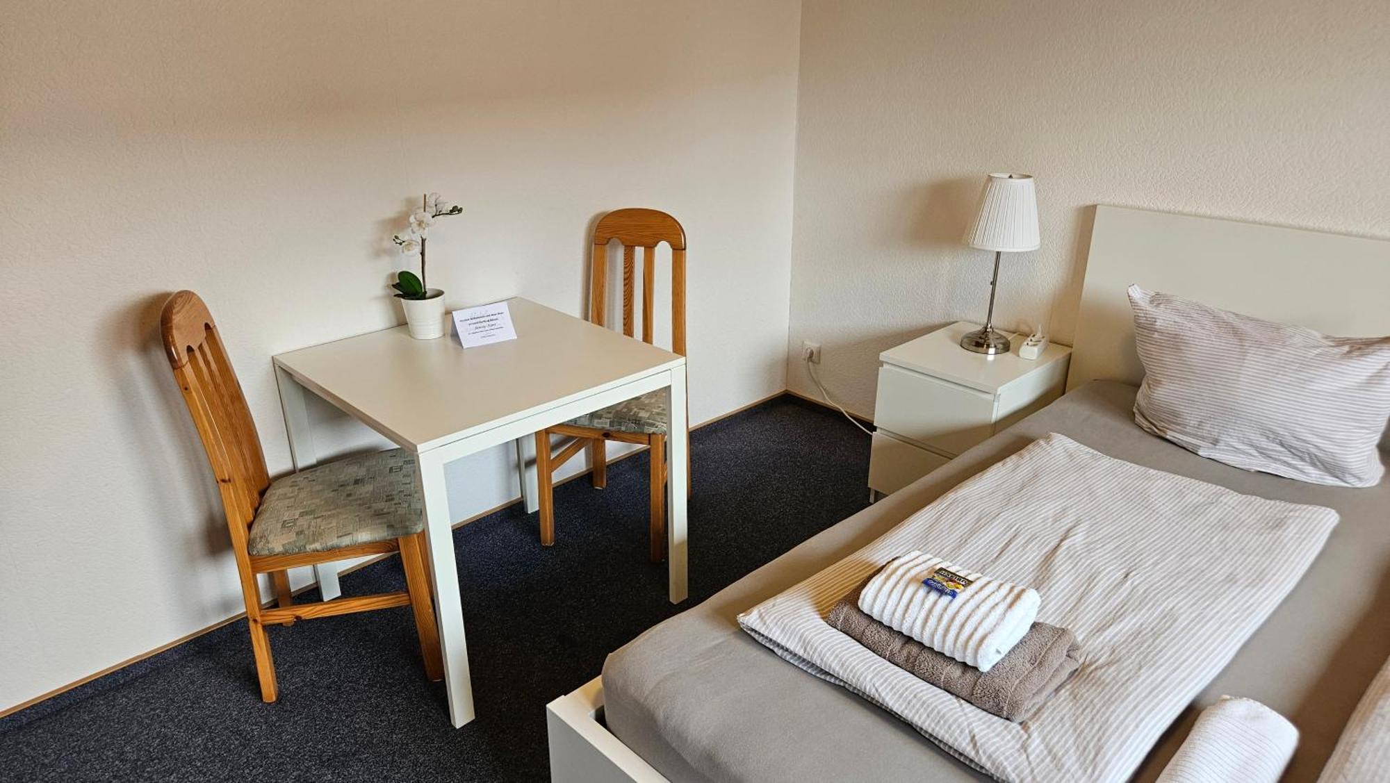 Hotel Dorfkrug Buesum - Guenstige Altbauzimmer Am Oland 客房 照片