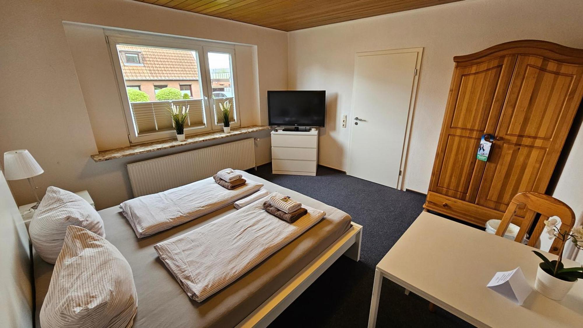 Hotel Dorfkrug Buesum - Guenstige Altbauzimmer Am Oland 客房 照片